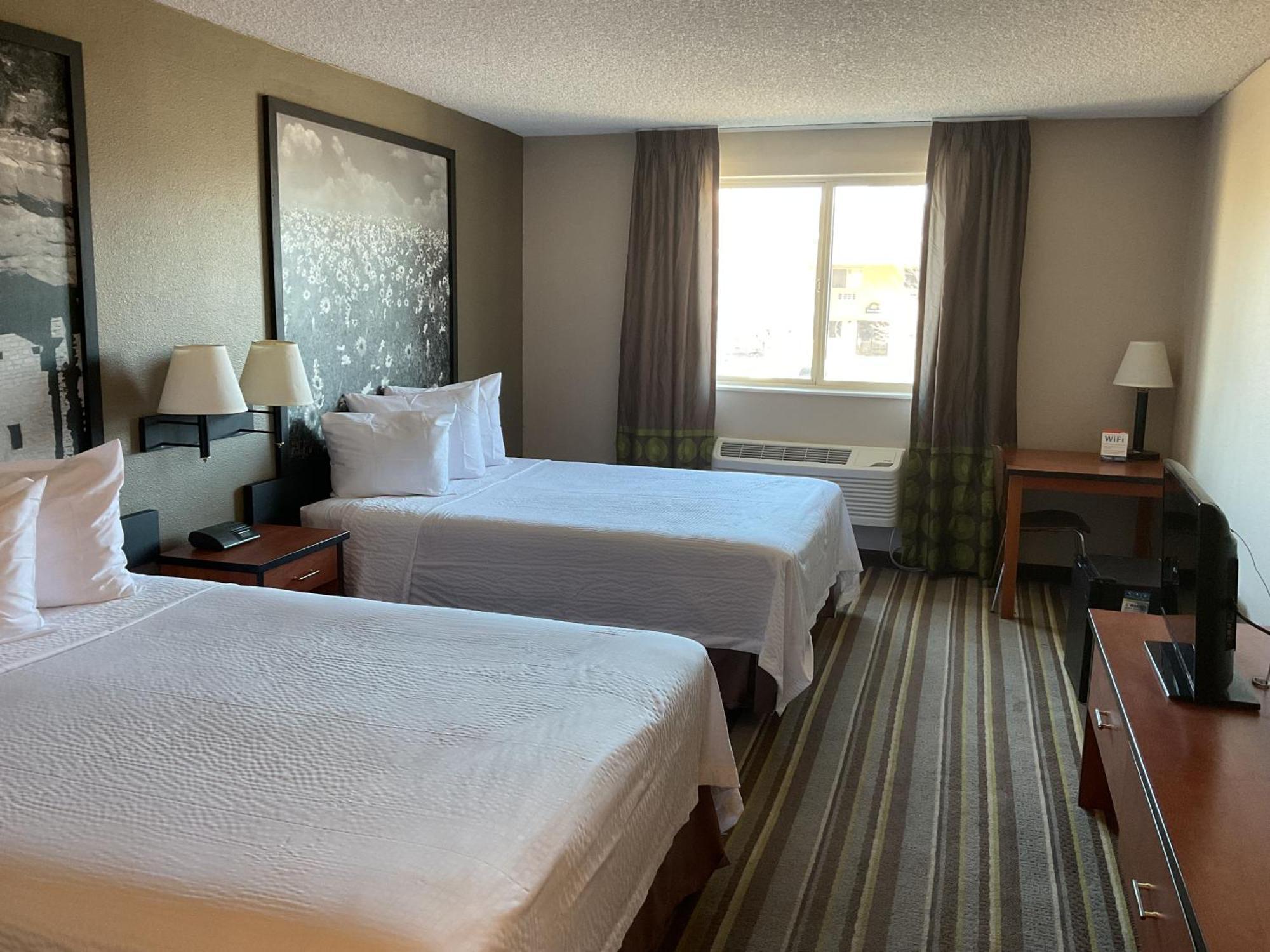 Super 8 By Wyndham Colorado Springs Airport Motel Exterior photo
