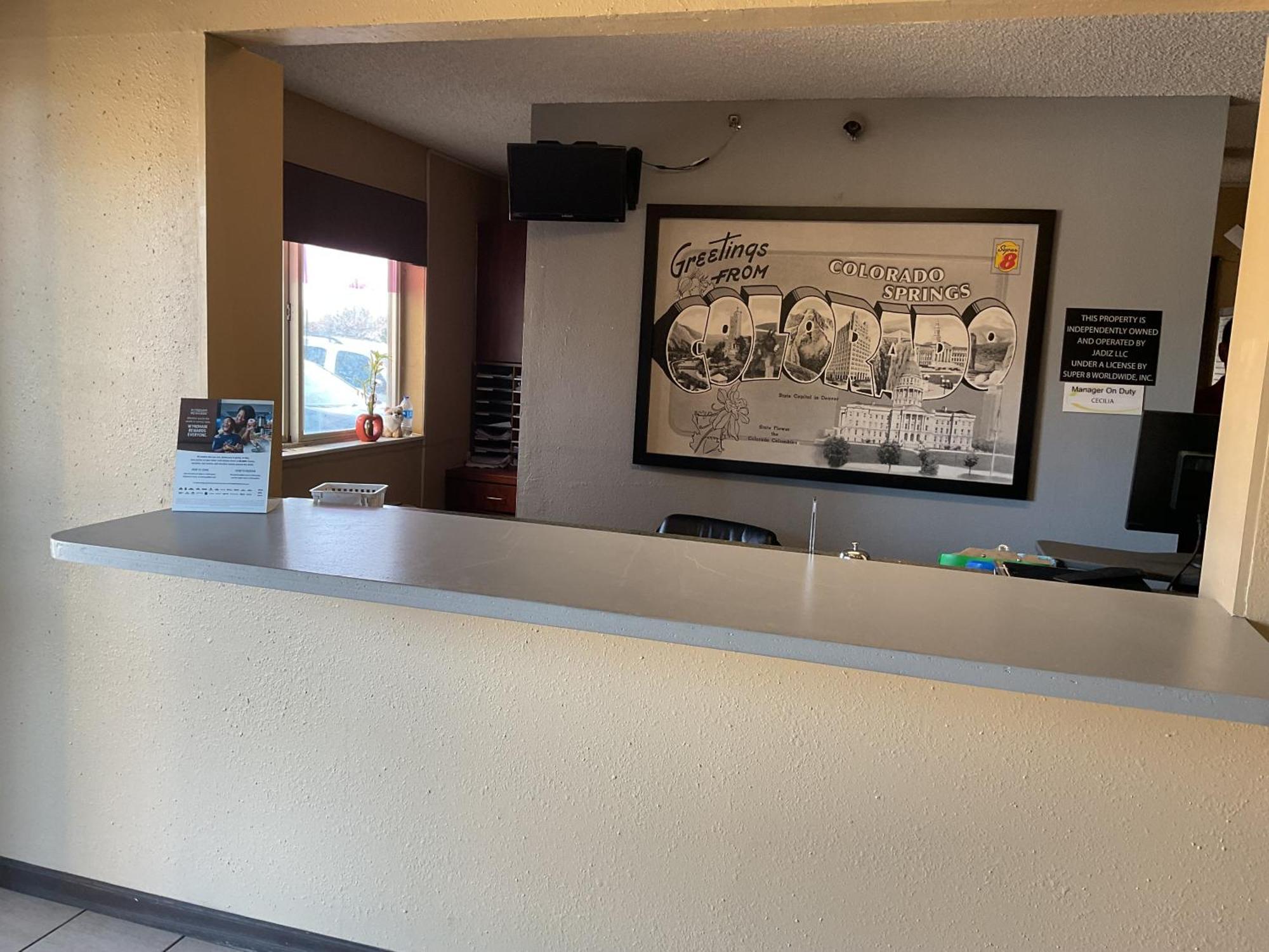 Super 8 By Wyndham Colorado Springs Airport Motel Exterior photo